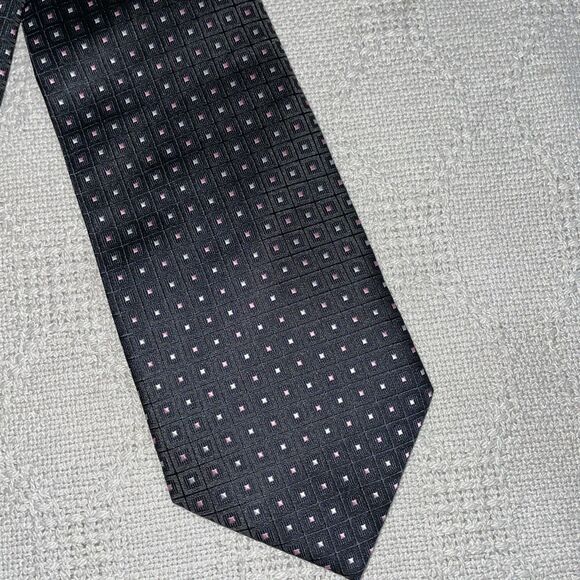 Burberry Men’s Dress Tie Size 58” 3.75” Black Cubed Business Formal City Italy - Picture 1 of 12